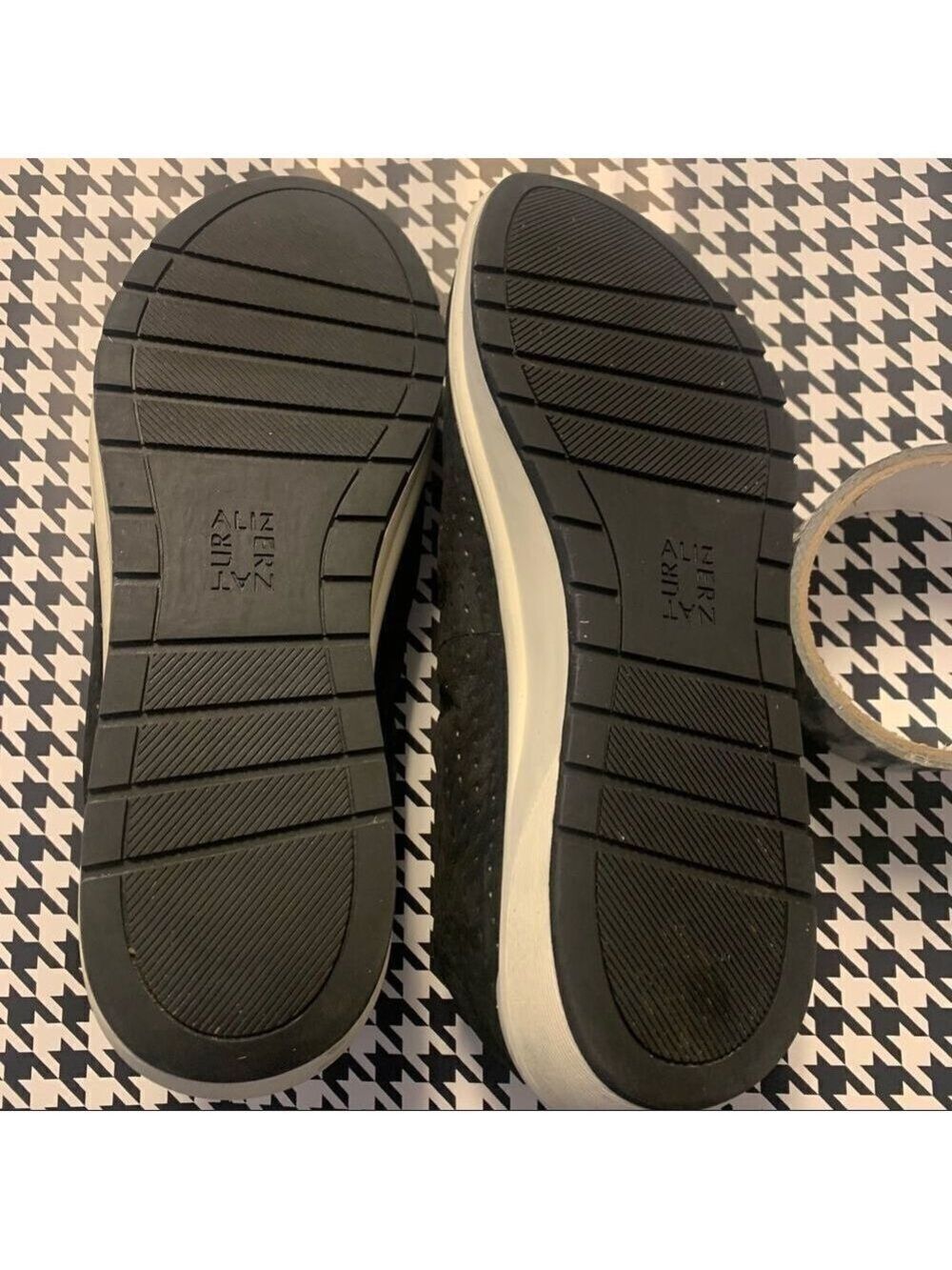Naturalizer Philippe slip on sneaker 9.5, black with white soles - Picture 3 of 8